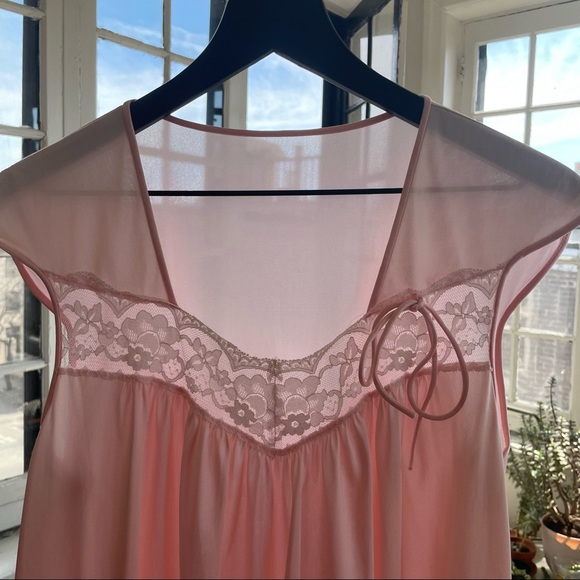 Vintage Lace and Bow Night Dress - Picture 11 of 16